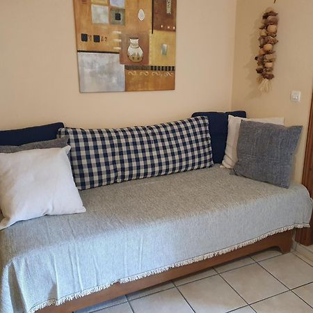 Semeli Guesthouse Karpenísion エクステリア 写真