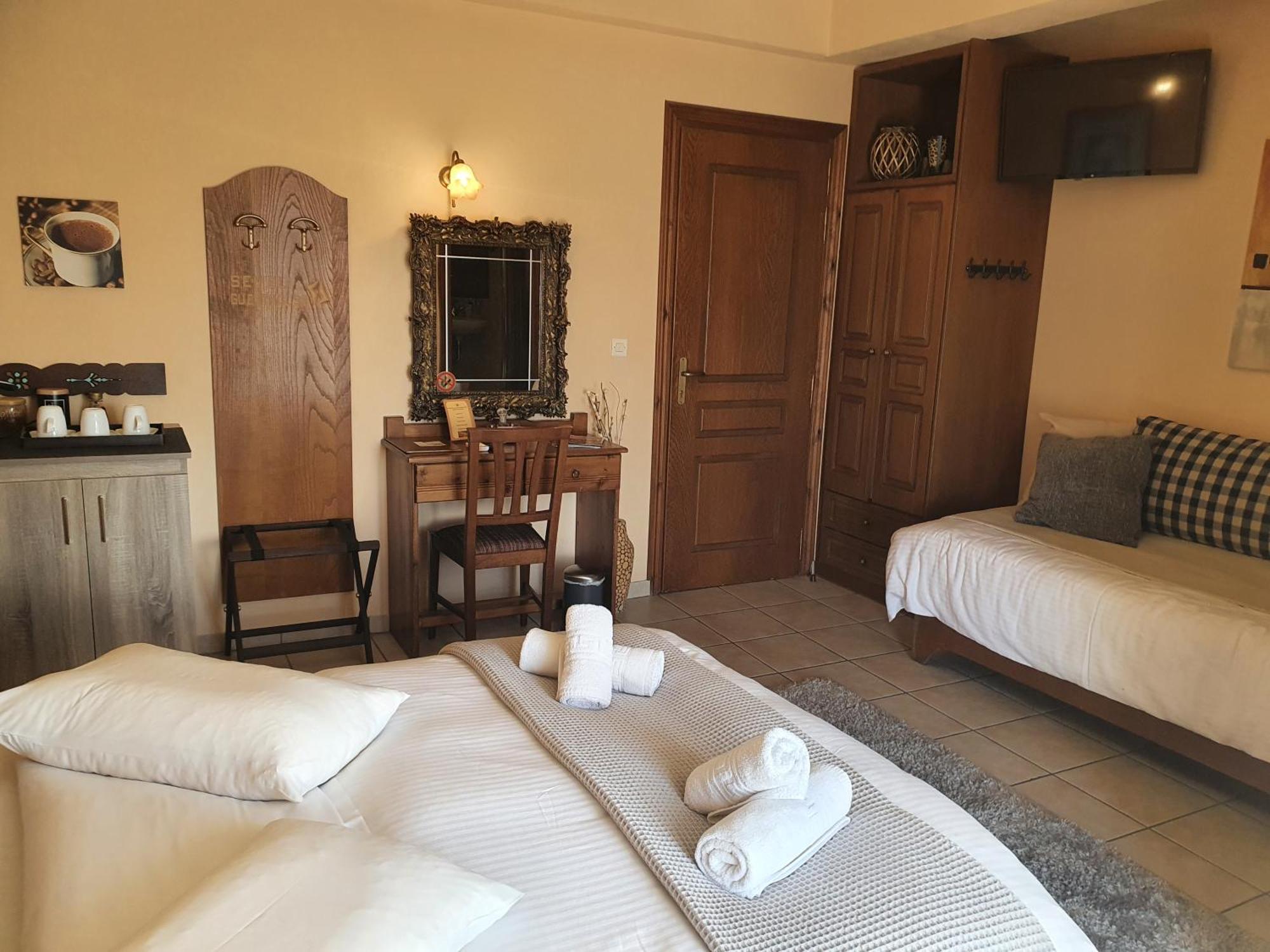 Semeli Guesthouse Karpenísion エクステリア 写真
