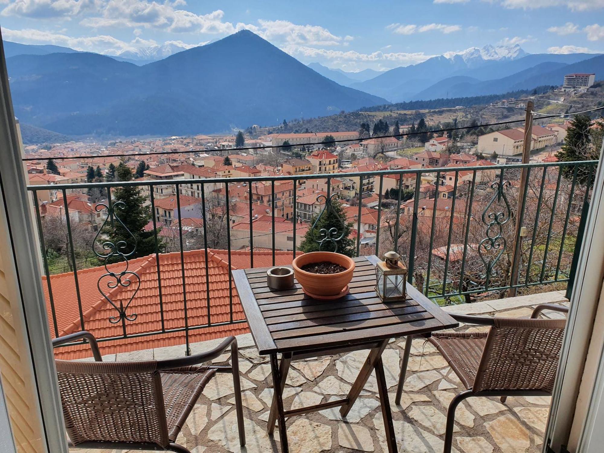 Semeli Guesthouse Karpenísion エクステリア 写真