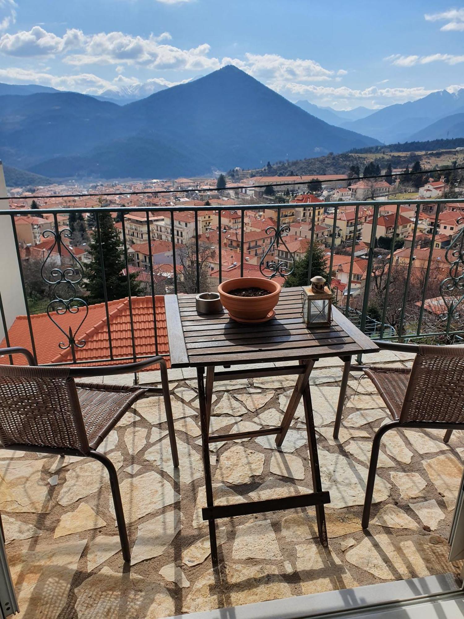 Semeli Guesthouse Karpenísion エクステリア 写真