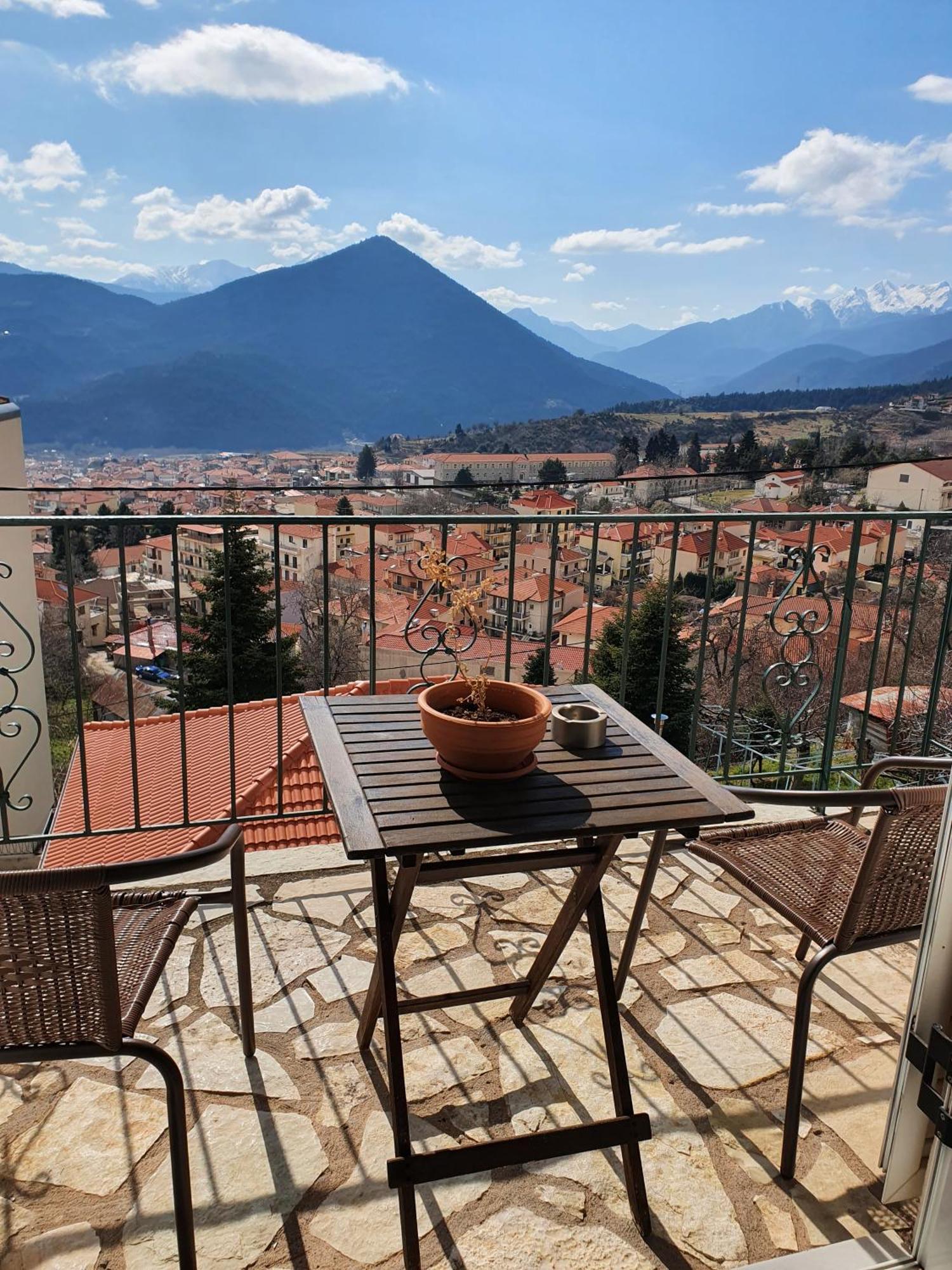Semeli Guesthouse Karpenísion エクステリア 写真