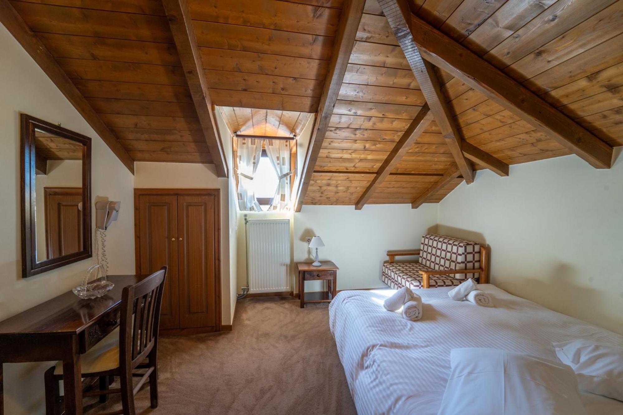 Semeli Guesthouse Karpenísion エクステリア 写真