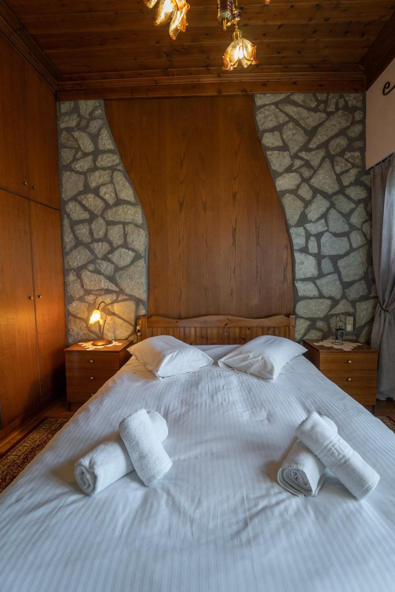 Semeli Guesthouse Karpenísion エクステリア 写真
