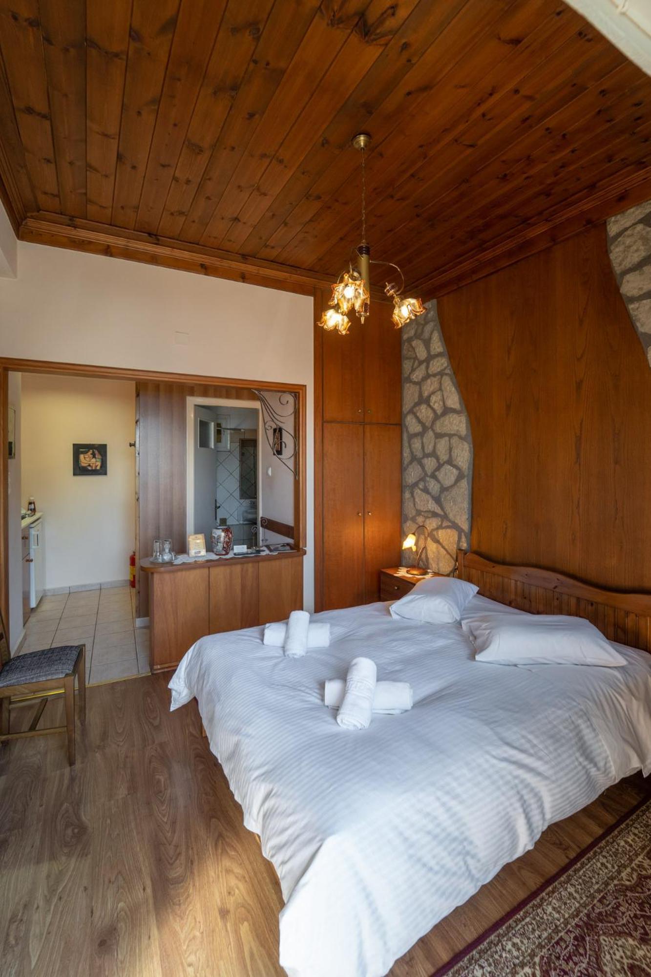 Semeli Guesthouse Karpenísion エクステリア 写真