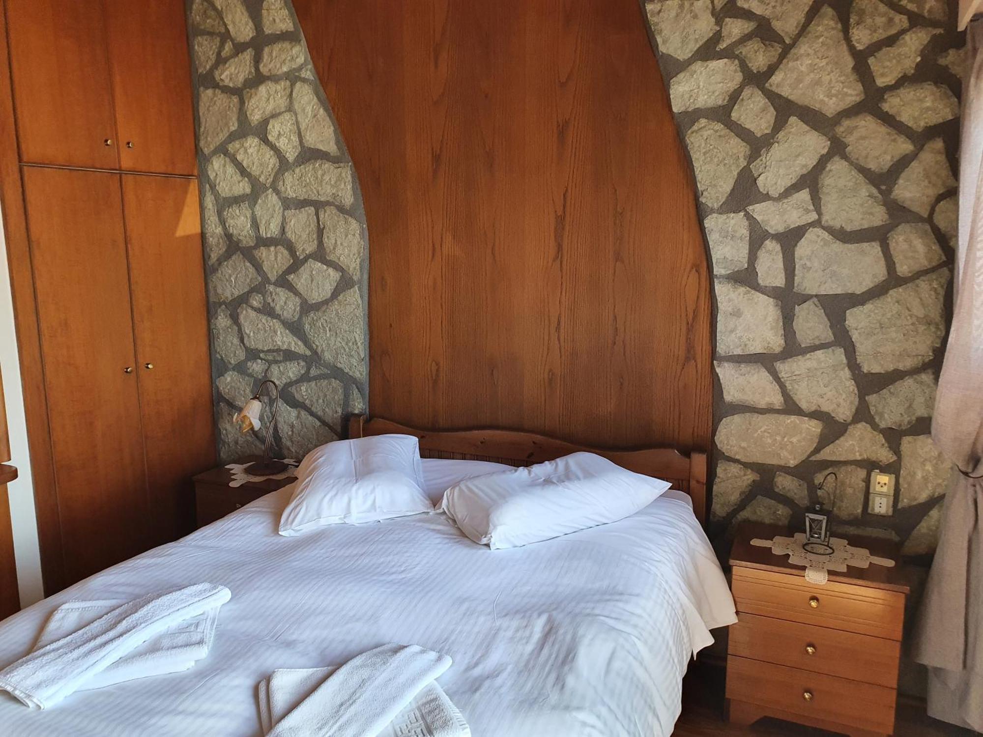 Semeli Guesthouse Karpenísion エクステリア 写真