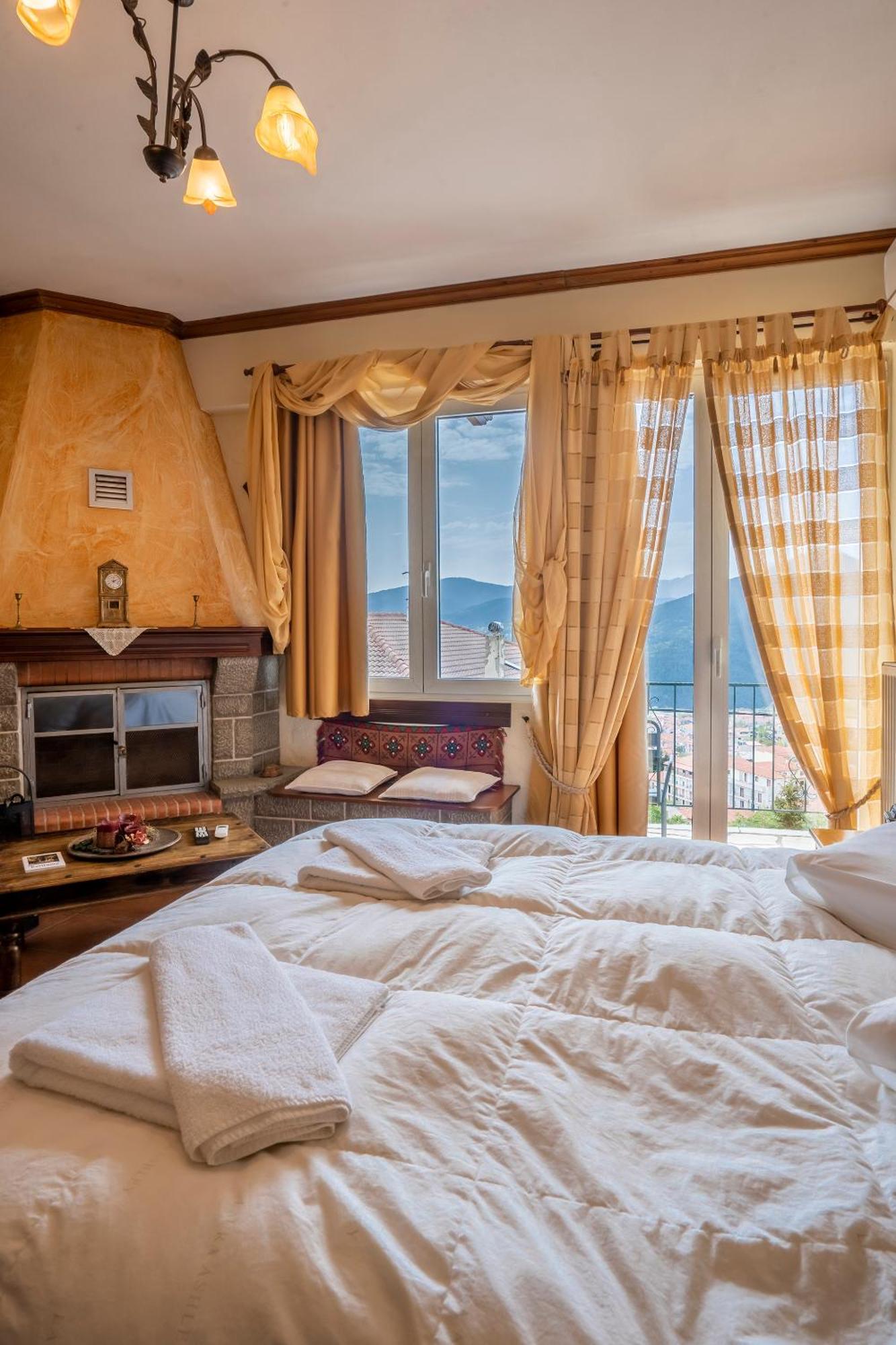 Semeli Guesthouse Karpenísion エクステリア 写真