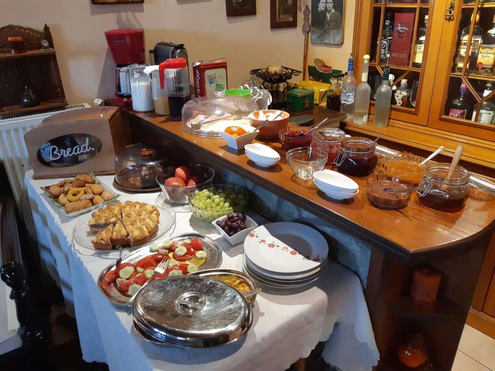 Semeli Guesthouse Karpenísion エクステリア 写真